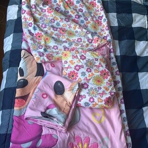Minnie Mouse toddler bedding set EUC